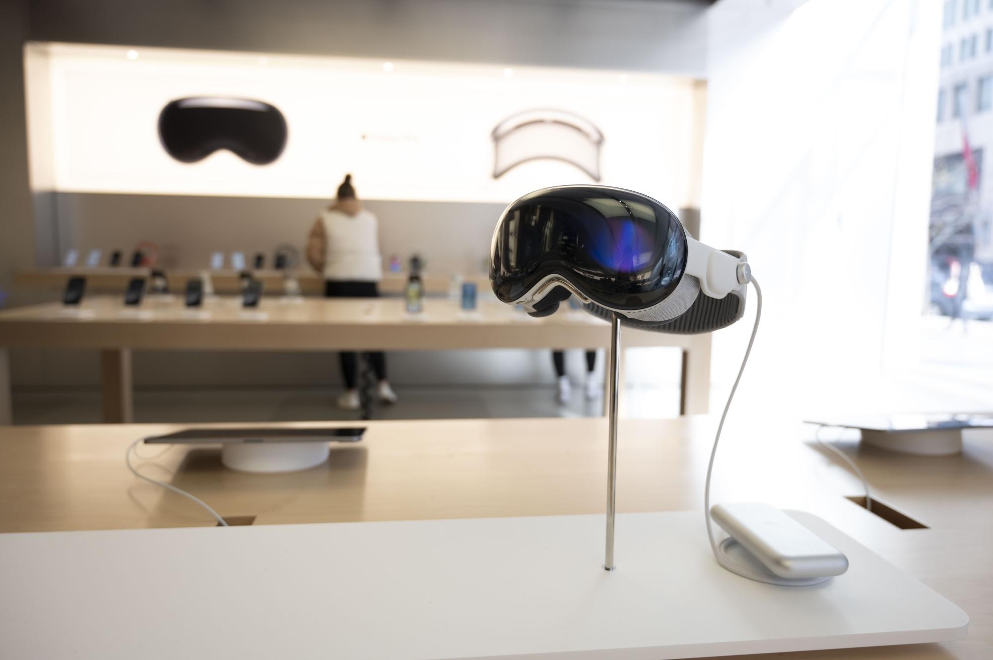 apple mixed reality headset crossword