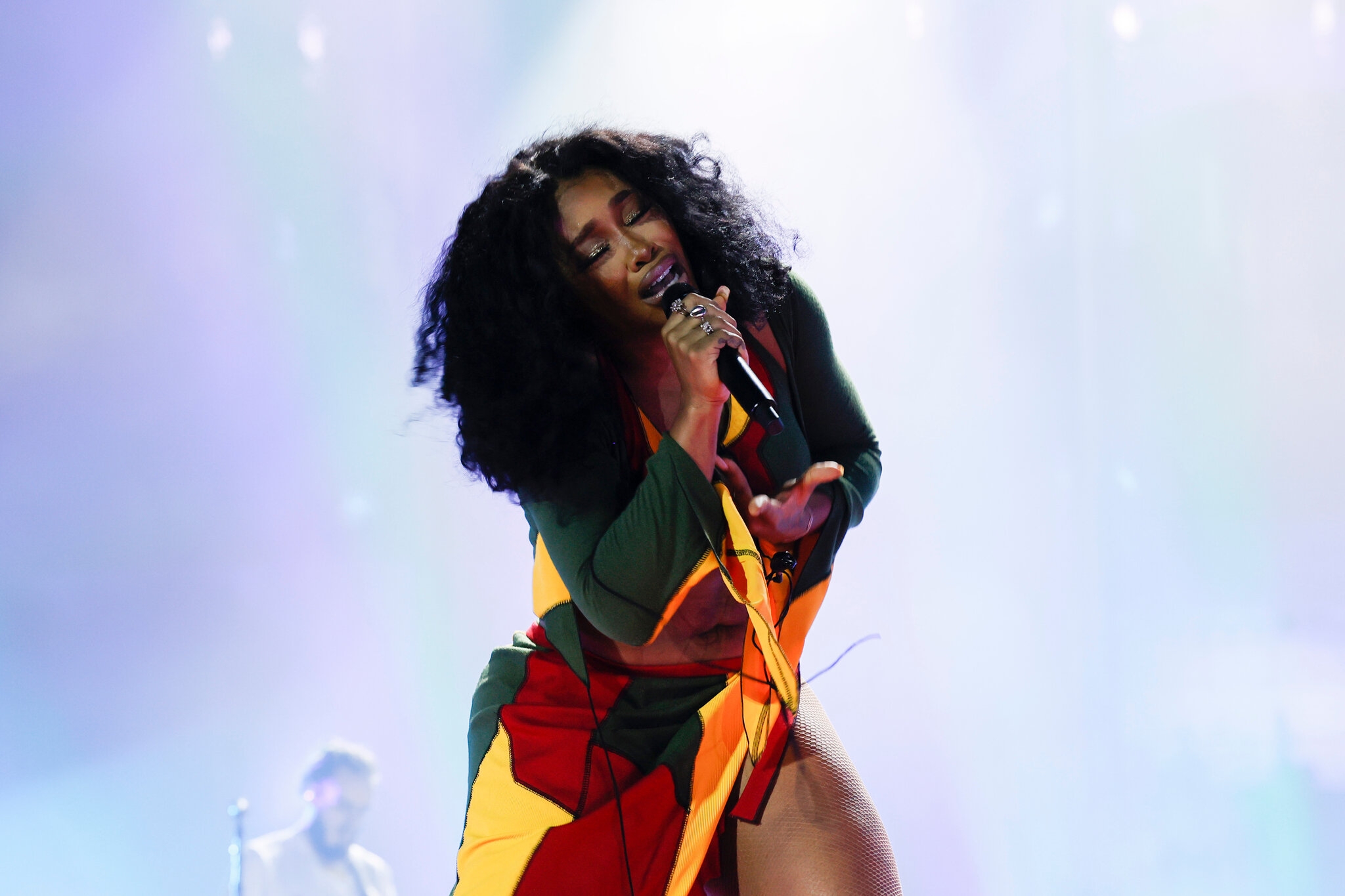 Review SZA s SOS Revels In Mixed Emotions The New York Times